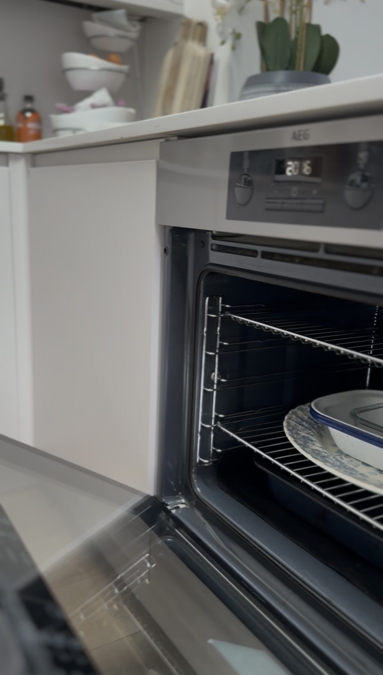After: oven and kitchen restored to pristine condition